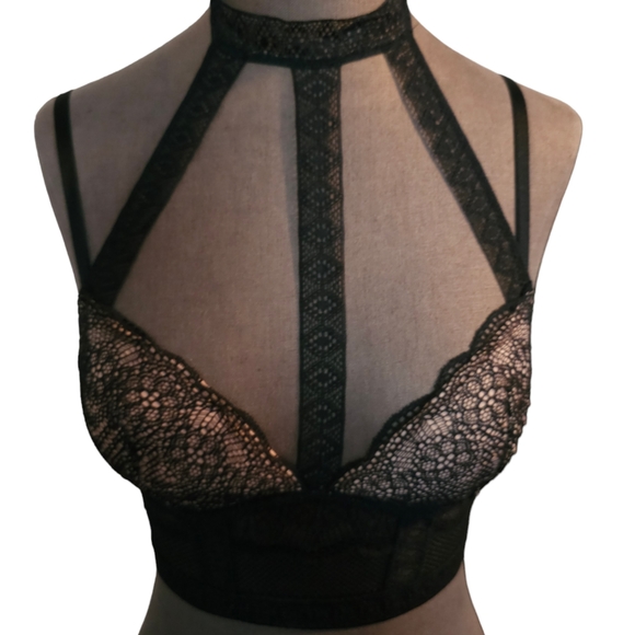 Victoria's Secret Very Sexy Plunge Fishnet Lace  Bra 32C NWOT - Picture 12 of 16